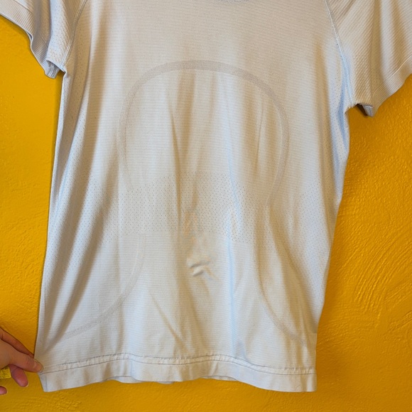 Lululemon Women's Swiftly Tech Short Sleeve Top. Size 8 Like new. Silverspoon - Picture 4 of 6